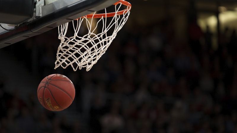 NBA篮球比赛直播，球员扣篮精彩瞬间